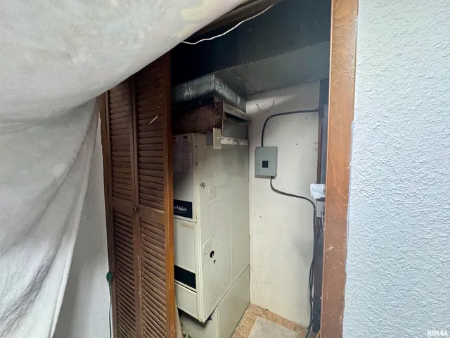 $39,000 | 212 West Sylvia Avenue, Christopher, IL 62822