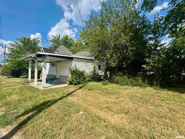 $39,000 | 212 West Sylvia Avenue, Christopher, IL 62822