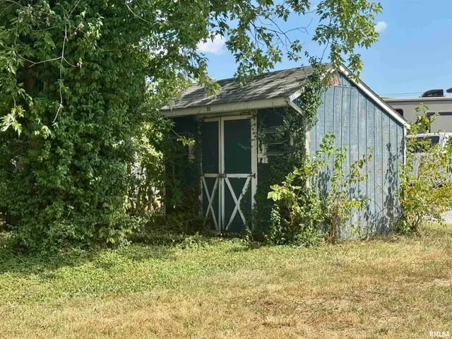 $39,000 | 212 West Sylvia Avenue, Christopher, IL 62822