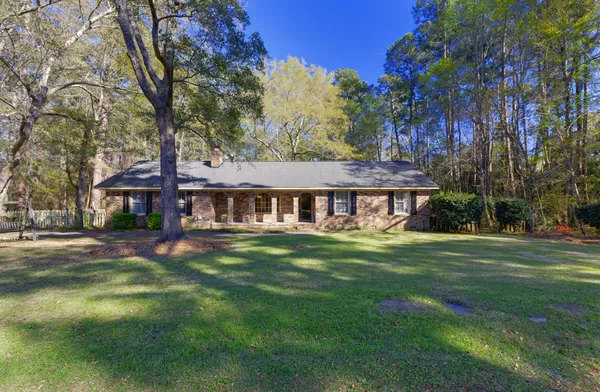 $300,000 | 101 Dorchester Lane, St. George, SC 29477