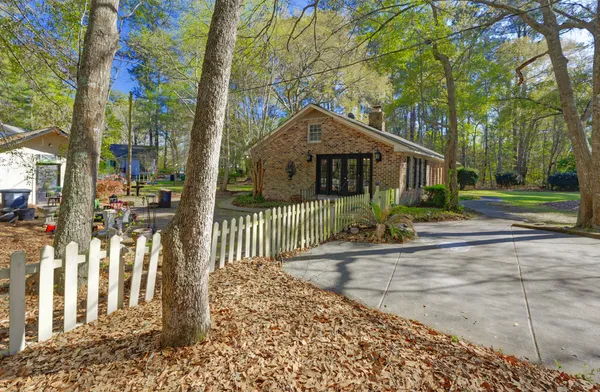 $300,000 | 101 Dorchester Lane, St. George, SC 29477