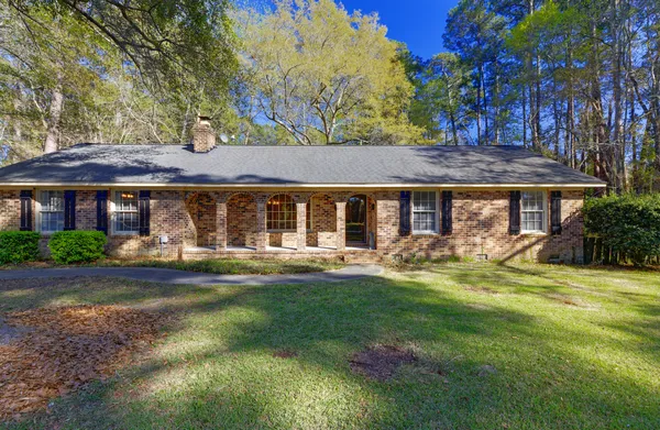 $300,000 | 101 Dorchester Lane, St. George, SC 29477