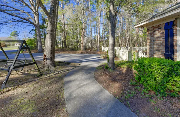 $300,000 | 101 Dorchester Lane, St. George, SC 29477