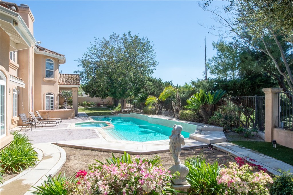 7361 Via Vista Riverside, CA 92506 - Photo 32 of 34 a view of a fountain in front of a house