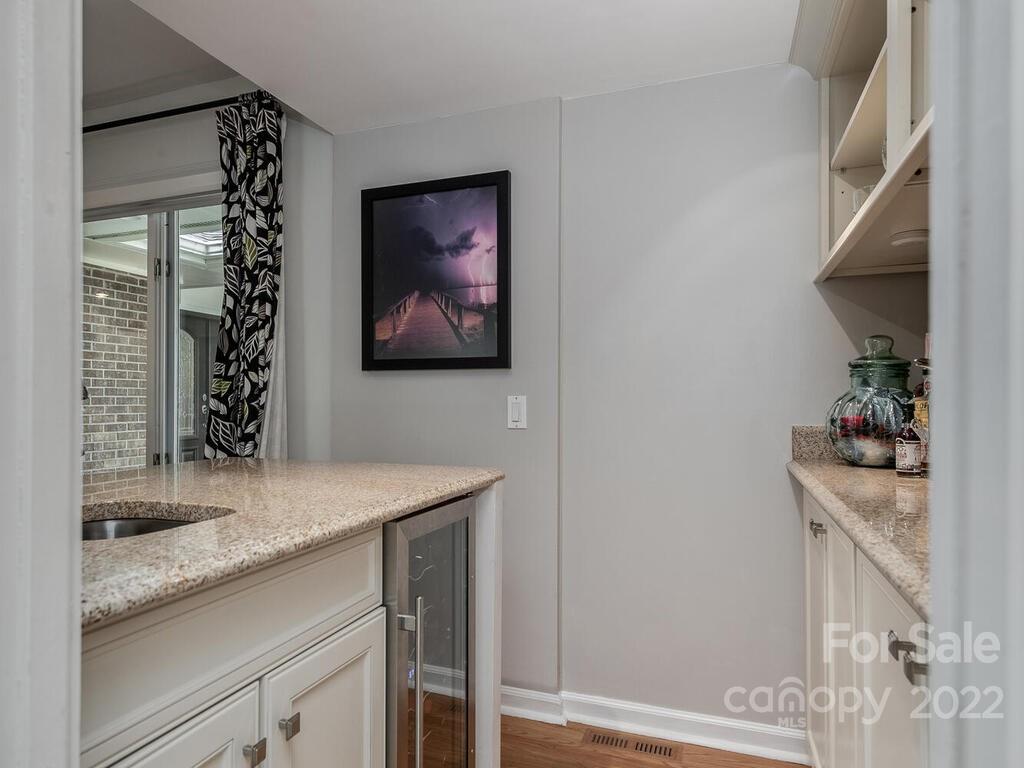 5 Sunrise Point Road Lake Wylie, SC 29710 - Photo 11 of 31 Gallery Image 11