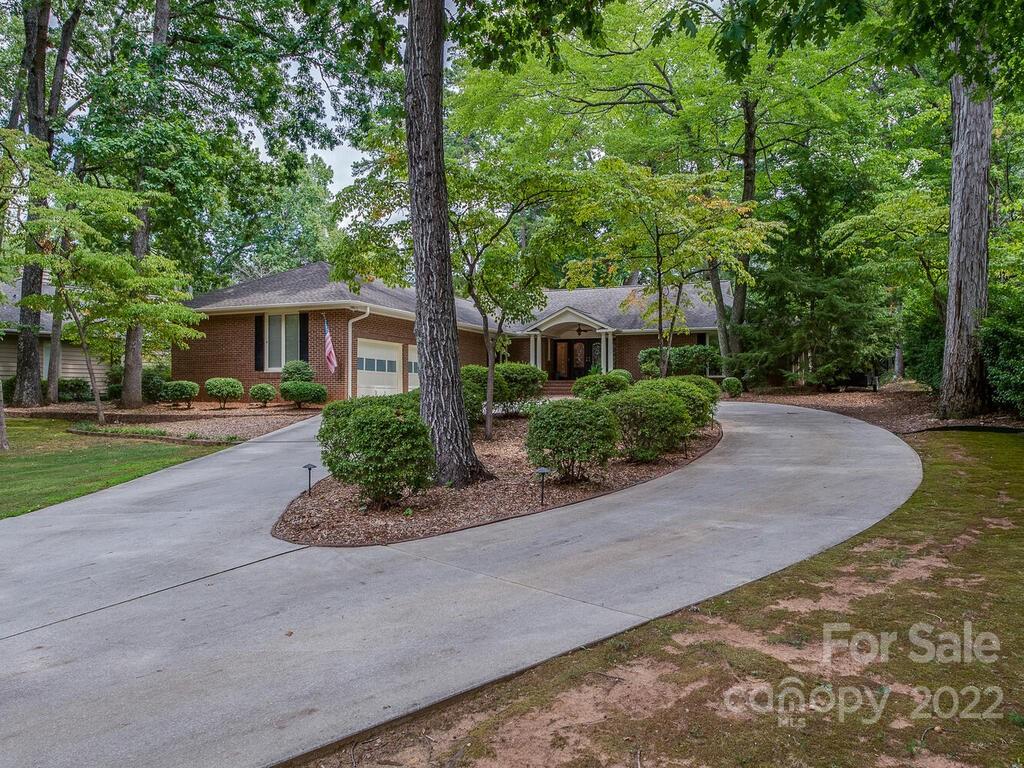 5 Sunrise Point Road Lake Wylie, SC 29710 - Photo 2 of 31 Gallery Image 2