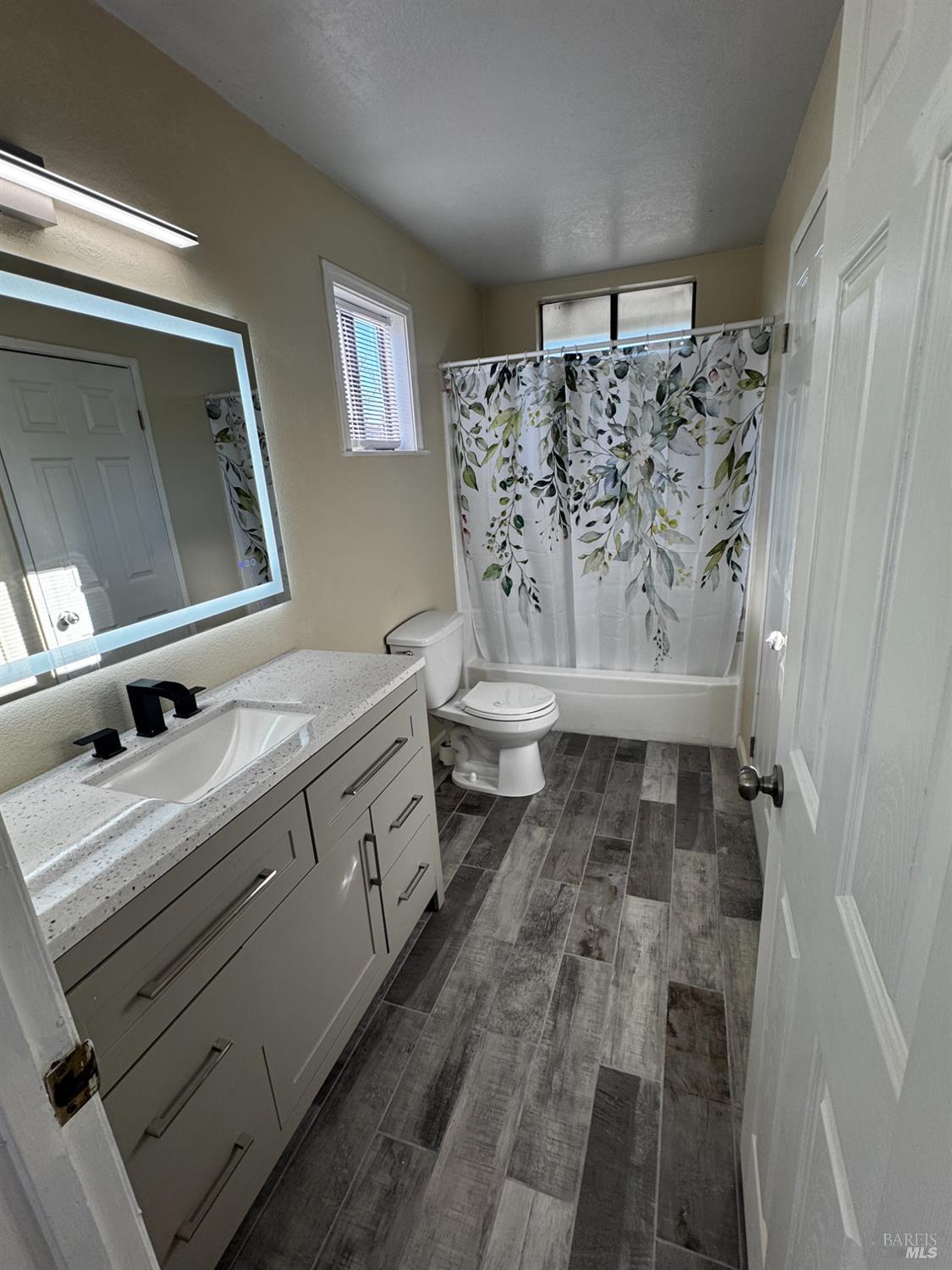 1435 Monterey Drive Santa Rosa, CA 95405 - Photo 8 of 21 Upper Level Bathroom