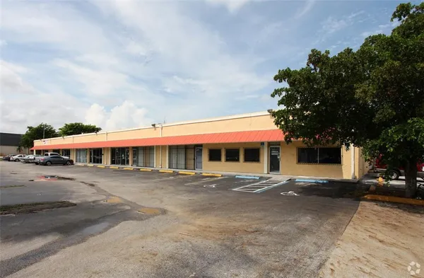 $1,800 | 1609 Northwest 38th Avenue, Lauderhill, FL 33311