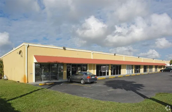 $1,800 | 1609 Northwest 38th Avenue, Lauderhill, FL 33311