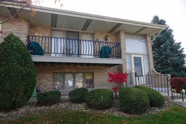 $294,500 | 10937 California Court, Orland Park, IL 60467