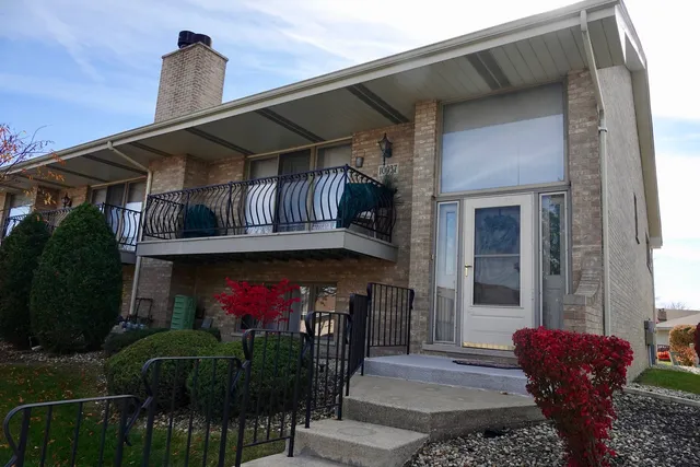 $294,500 | 10937 California Court, Orland Park, IL 60467