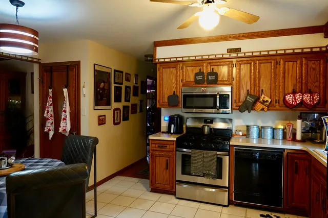 $294,500 | 10937 California Court, Orland Park, IL 60467