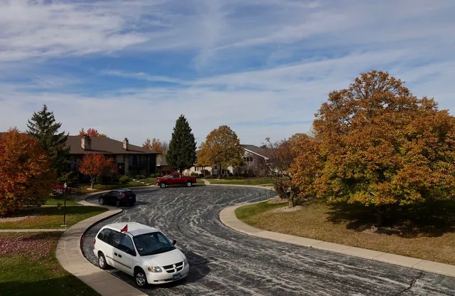 $294,500 | 10937 California Court, Orland Park, IL 60467