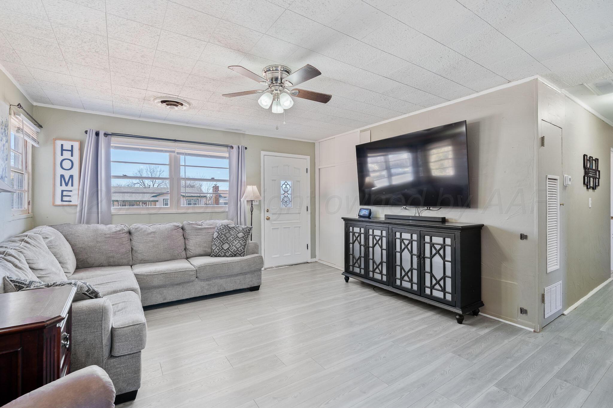 5026 Crockett Street Amarillo, TX 79110 - Photo 3 of 16 Living Area