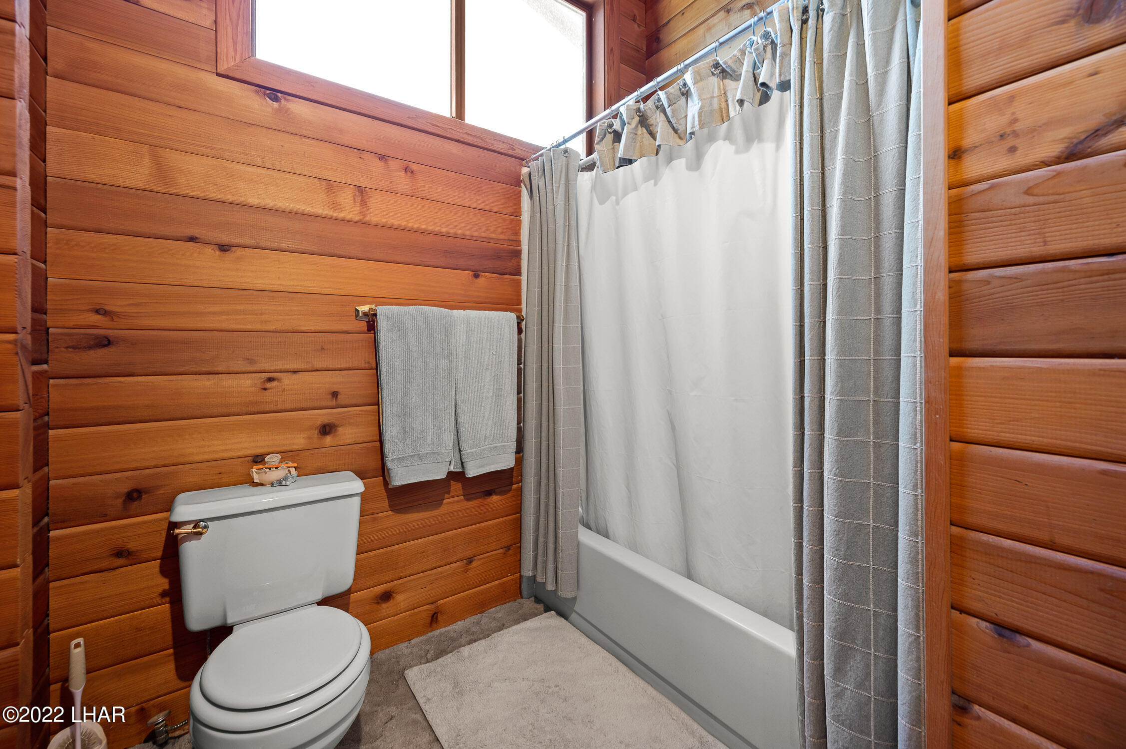 6712 Flag Mine Road Kingman, AZ 86401 - Photo 31 of 72 Shower/tub combo.