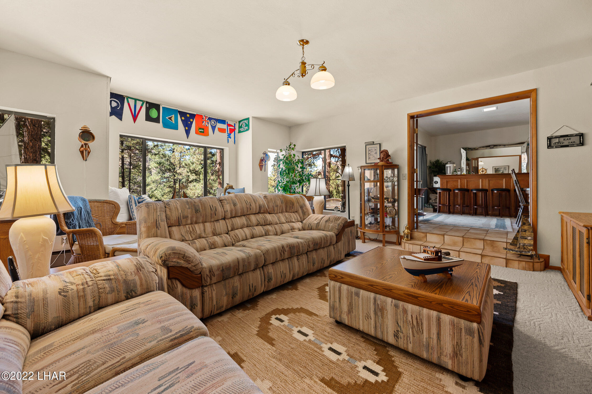 6712 Flag Mine Road Kingman, AZ 86401 - Photo 38 of 72 Large windows for lots of light in family room.