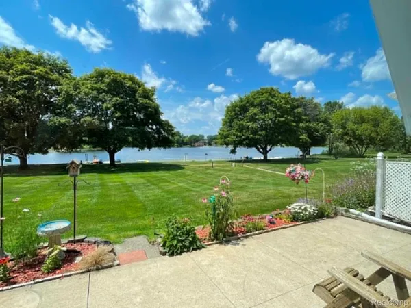 $94,900 | 26965 Milford Road, Unit 37, New Hudson, MI 48165