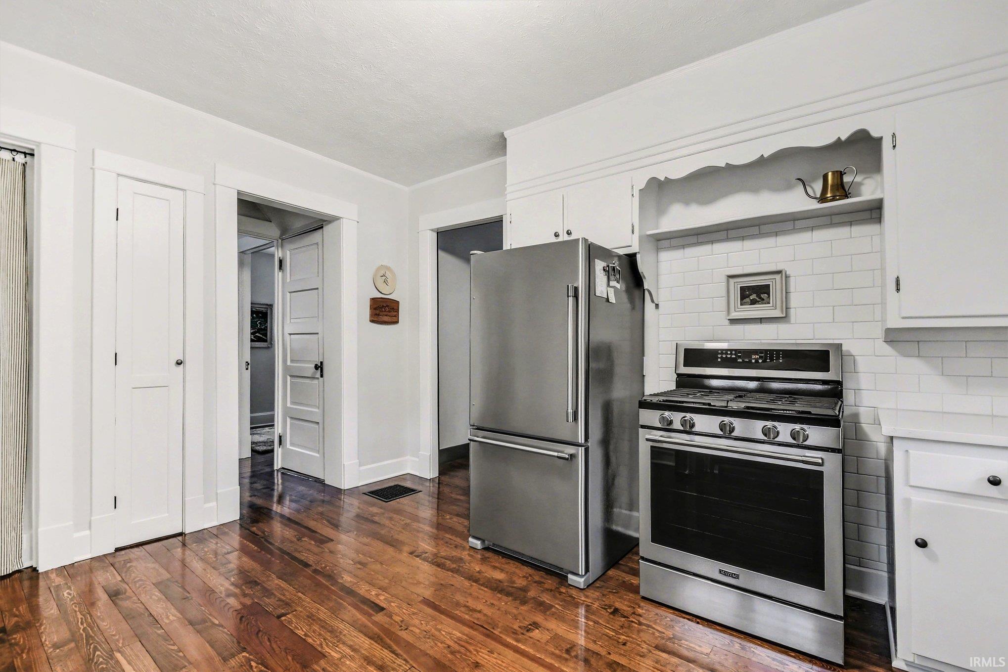 809 South 6th Street Goshen, IN 46526 - Photo 15 of 28