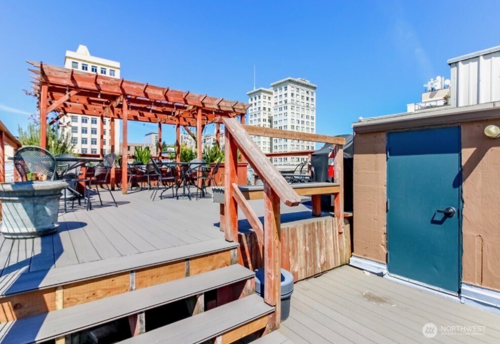 1120 Cliff Street, Unit 211 Tacoma, WA 98402 - Photo 17 of 20 a view of a balcony with an outdoor space