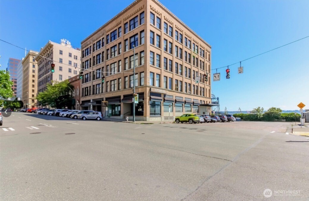 1120 Cliff Street, Unit 211 Tacoma, WA 98402 - Photo 19 of 20 a front view of a building
