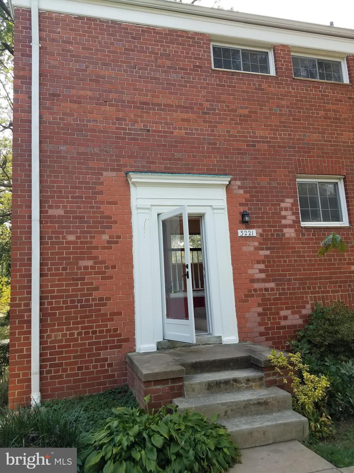 3221 Gunston Road, Unit 108 Alexandria, VA 22302 - Photo 1 of 20 Exterior (Front)