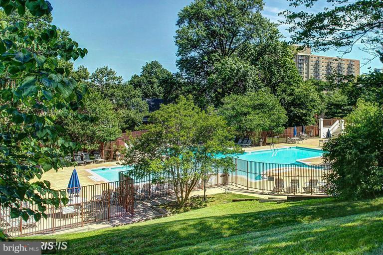 3221 Gunston Road, Unit 108 Alexandria, VA 22302 - Photo 18 of 20 Community pool