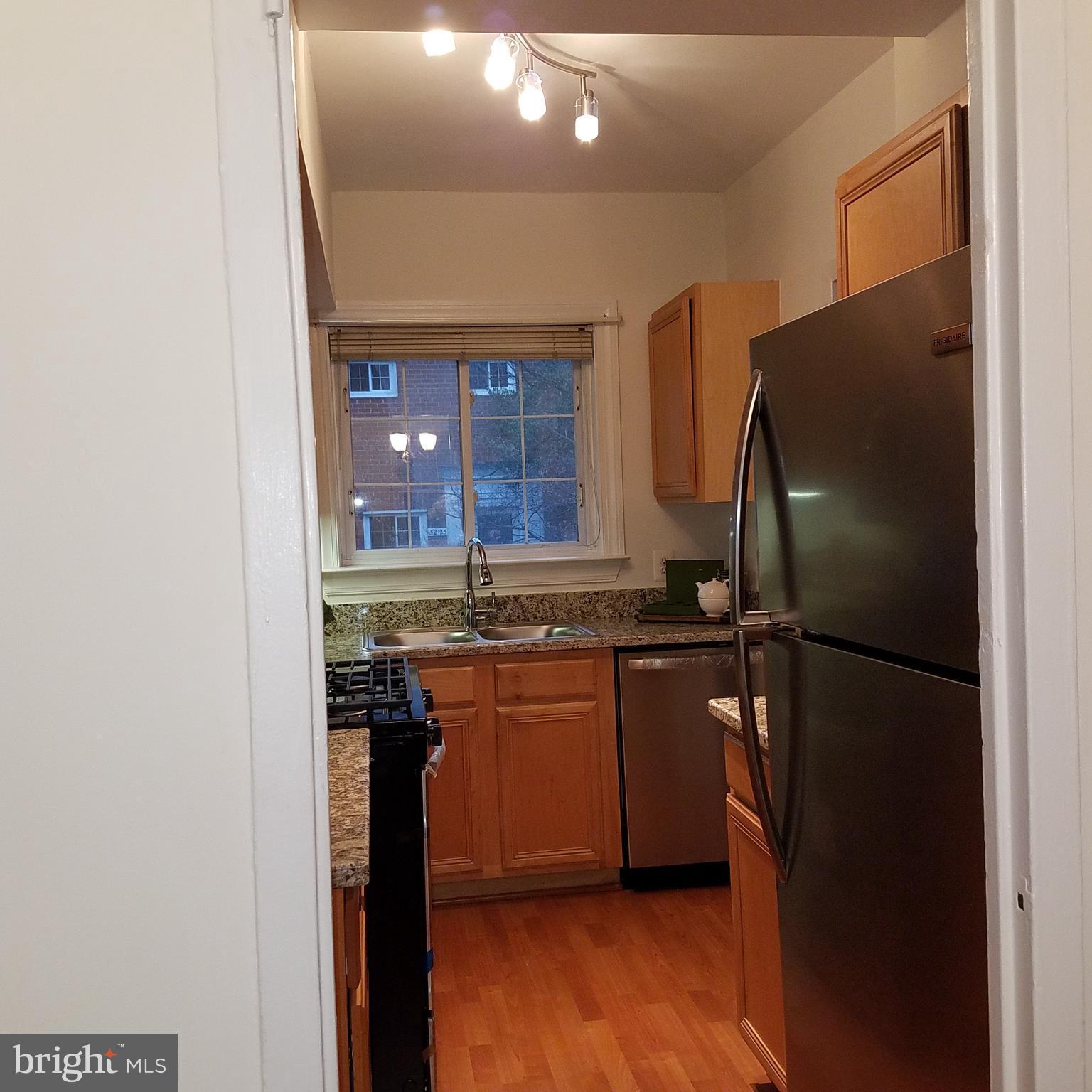 3221 Gunston Road, Unit 108 Alexandria, VA 22302 - Photo 3 of 20 Kitchen