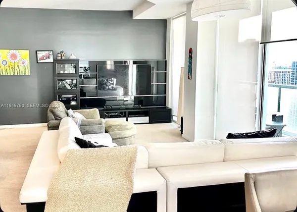 $3,999 | 253 Northeast 2nd Street, Unit 3903, Miami, FL 33132