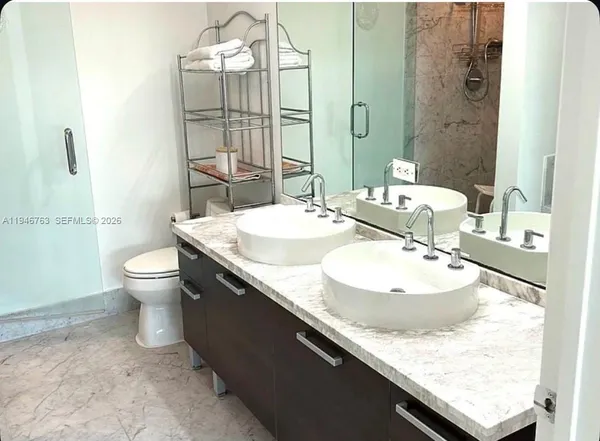 $3,999 | 253 Northeast 2nd Street, Unit 3903, Miami, FL 33132