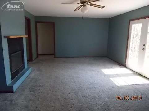 8142 East Richfield Road Davison, MI 48423 - Photo 6 of 7 20390369-5.JPG