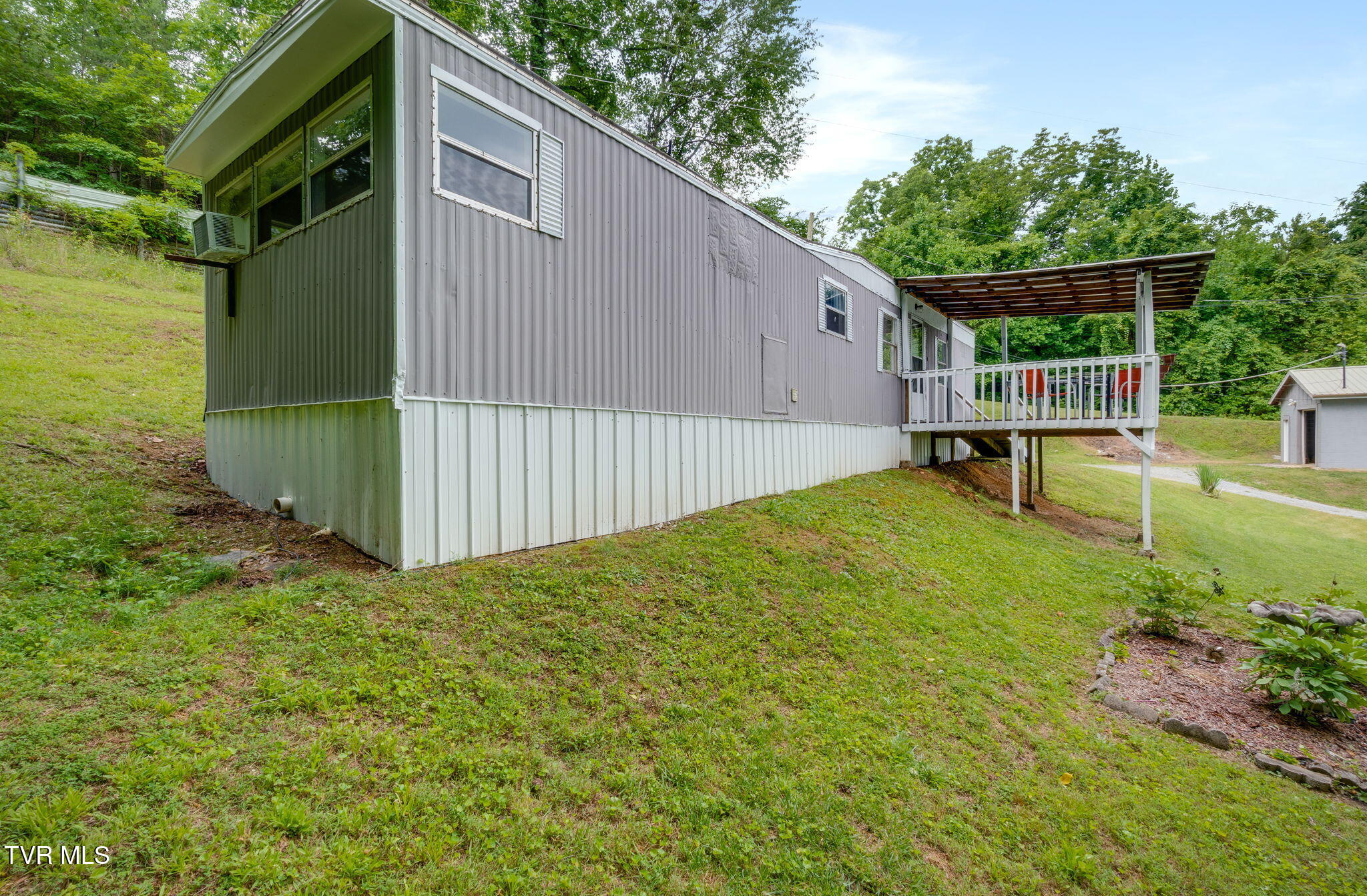 131 Russell Hill Road Elizabethton, TN 37643 - Photo 3 of 30 003 (2)