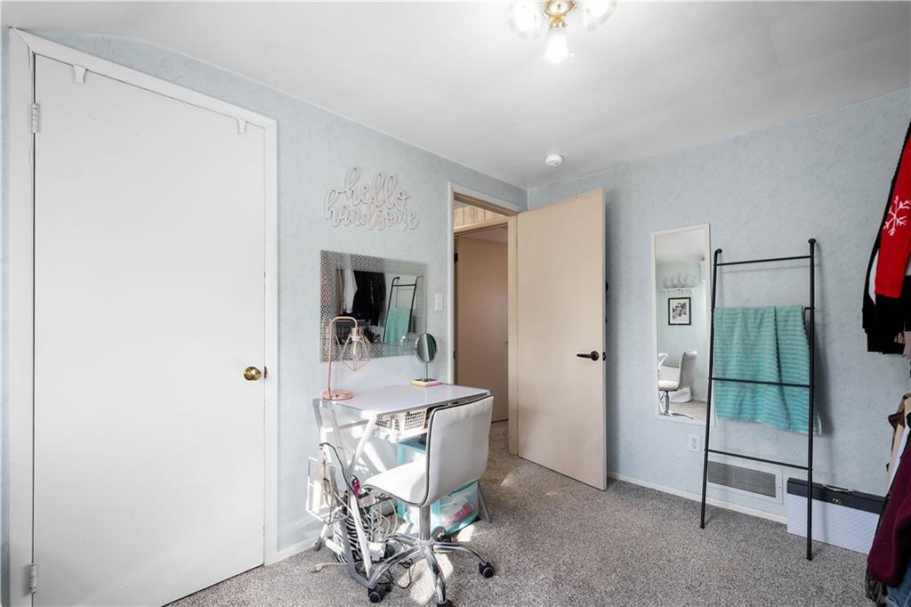 408 Pointview Road Pittsburgh, PA 15227 - Photo 16 of 29 Gallery Image 16