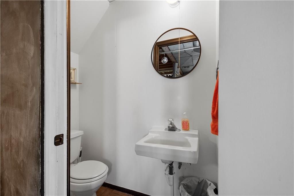 408 Pointview Road Pittsburgh, PA 15227 - Photo 19 of 29 Gallery Image 19