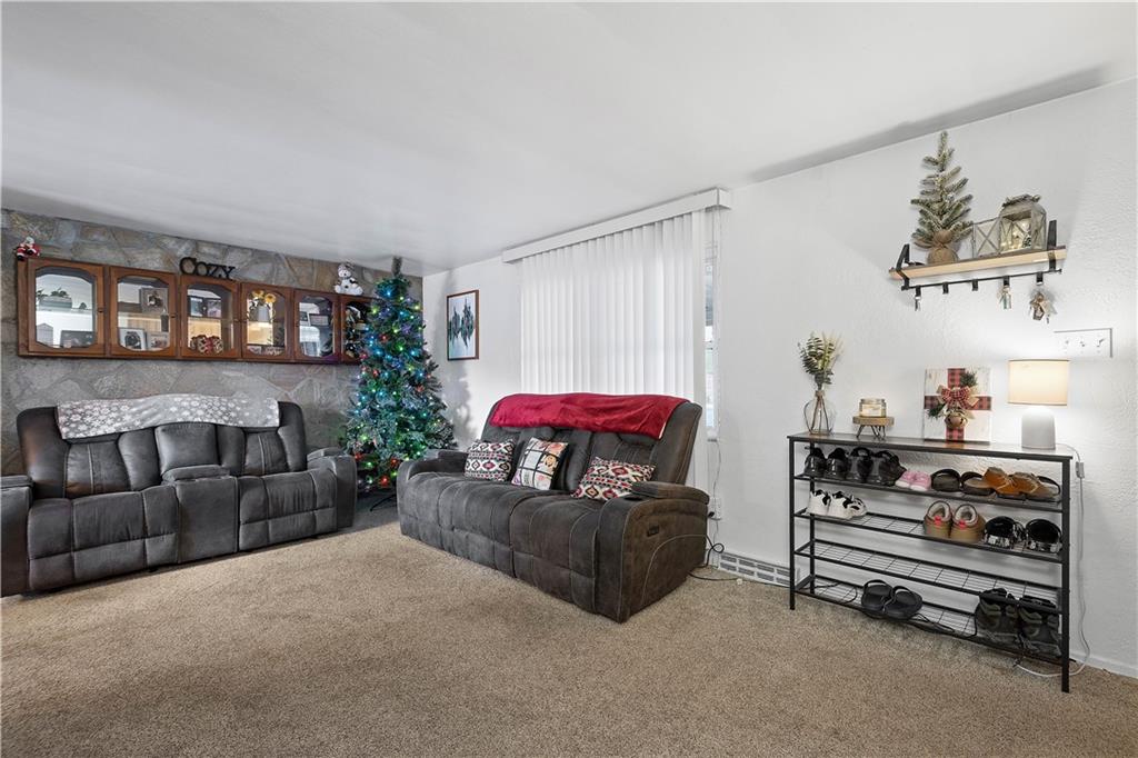 408 Pointview Road Pittsburgh, PA 15227 - Photo 4 of 29 Gallery Image 4