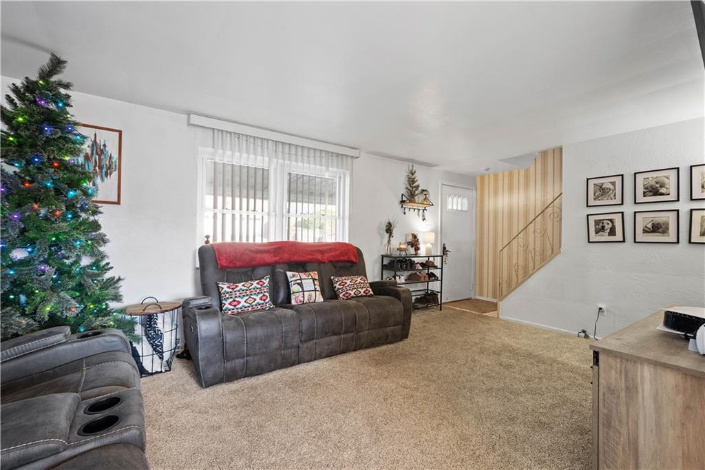 408 Pointview Road Pittsburgh, PA 15227 - Photo 6 of 29 Gallery Image 6