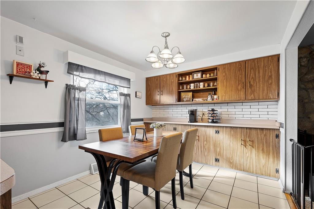 408 Pointview Road Pittsburgh, PA 15227 - Photo 8 of 29 Gallery Image 8