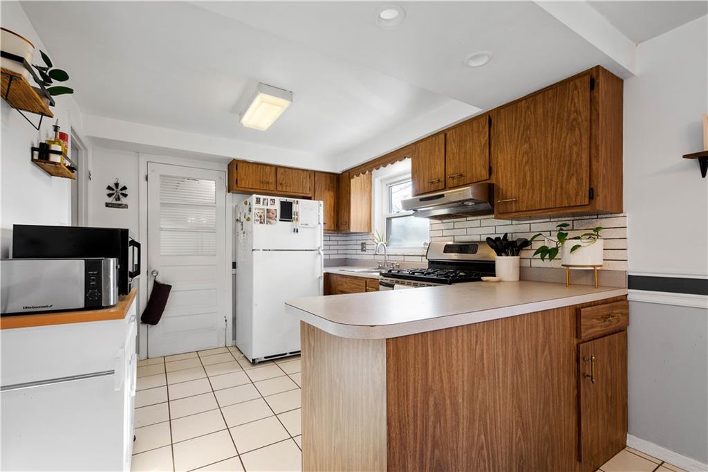 408 Pointview Road Pittsburgh, PA 15227 - Photo 9 of 29 Gallery Image 9
