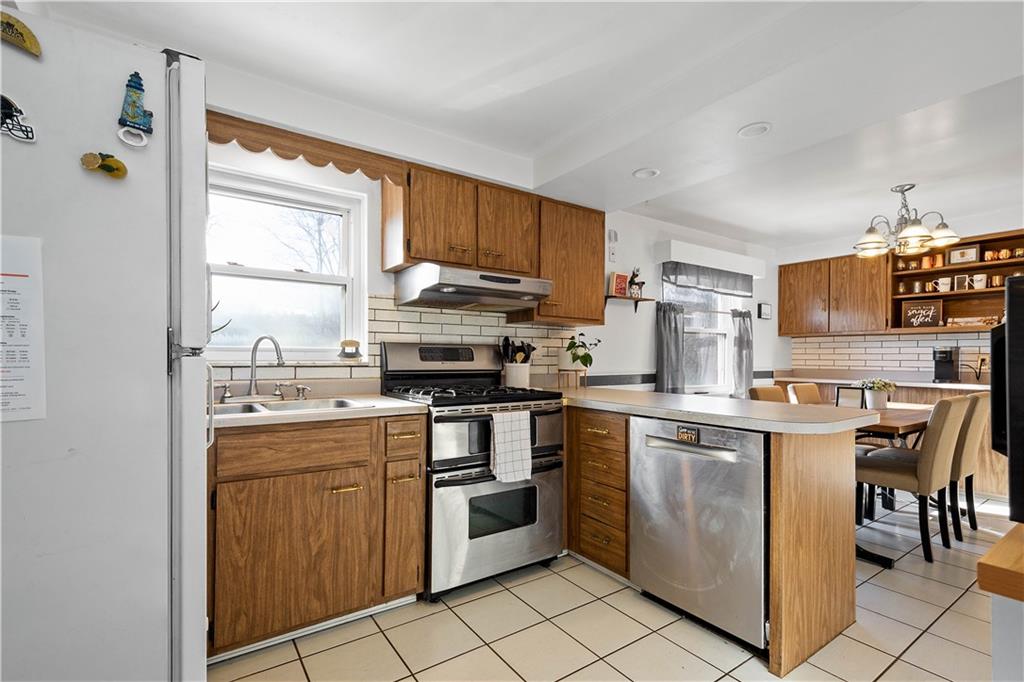 408 Pointview Road Pittsburgh, PA 15227 - Photo 10 of 29 Gallery Image 10