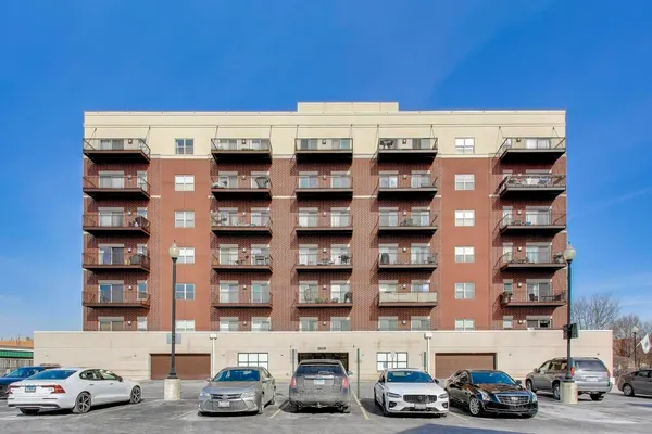 $290,000 | 1650 Riverwoods Drive, Unit 706, Melrose Park, IL 60160