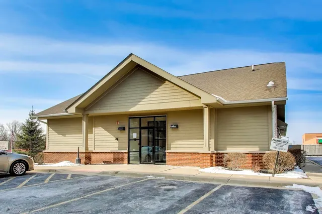 $300,000 | 1650 Riverwoods Drive, Unit 706, Melrose Park, IL 60160