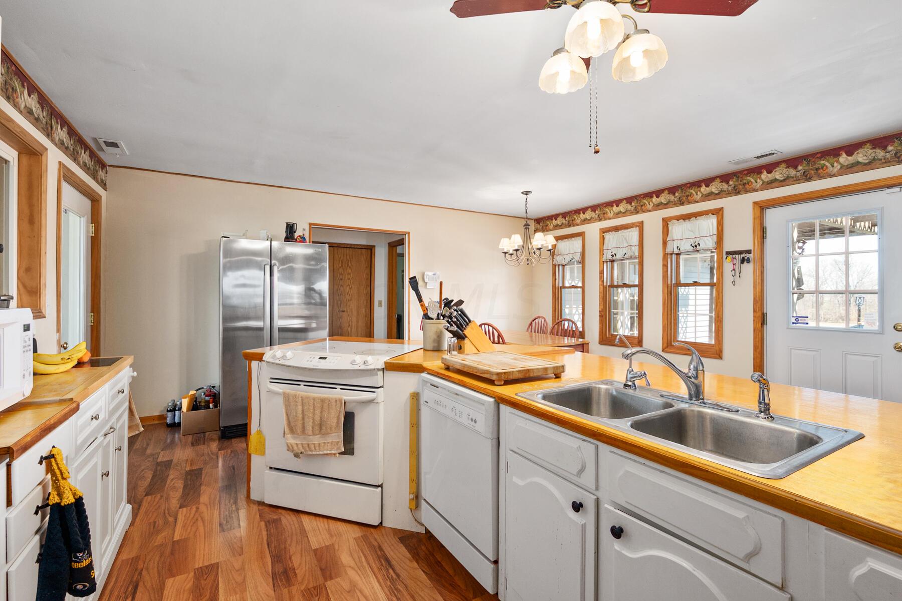 5156 River Road Radnor, OH 43066 - Photo 32 of 54 Kitchen