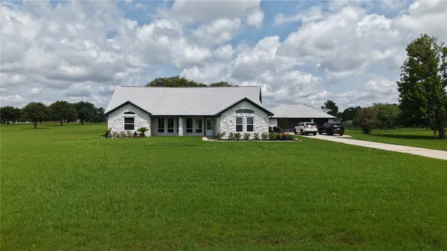 a view of house with garden