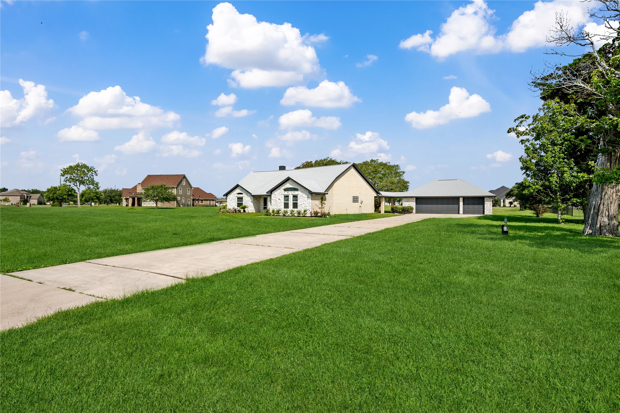 9035 Water Point Drive Beach City, TX 77523 - Photo 35 of 36 a view of a volley ball court