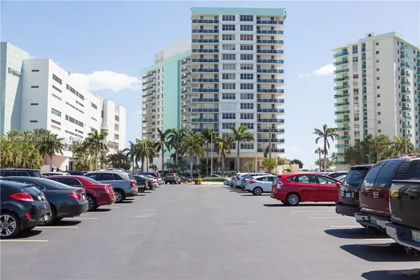 $3,000 | 3725 South Ocean Drive, Unit 1003, Hollywood, FL 33019
