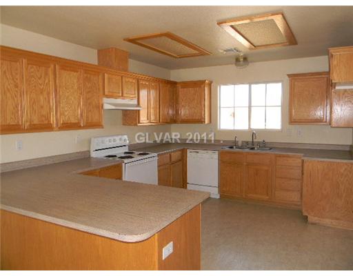 181 Diamond Bar Road Pahrump, NV 89048 - Photo 7 of 13 Kitchen.