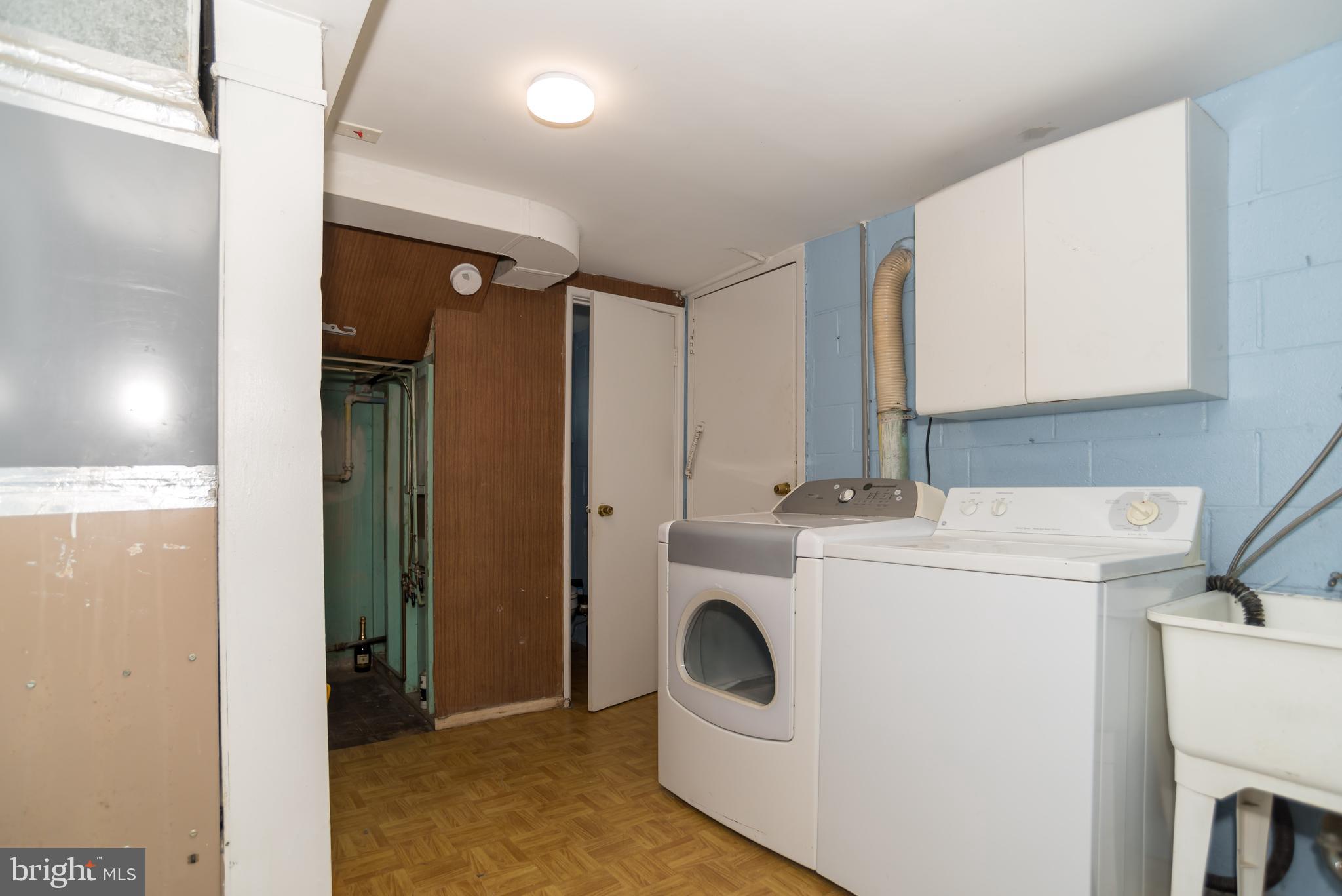 12406 Dunks Ferry Road Philadelphia, PA 19154 - Photo 15 of 28 Washer Dryer lower level