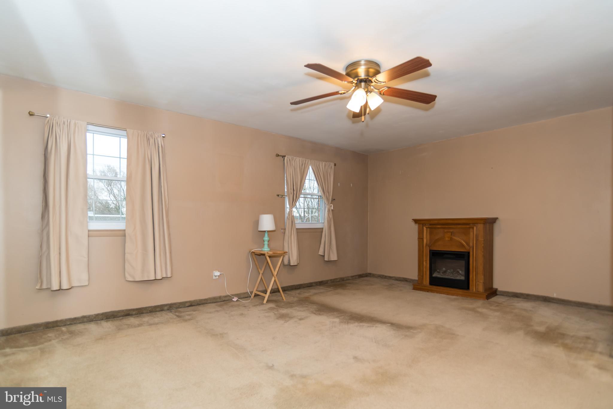 12406 Dunks Ferry Road Philadelphia, PA 19154 - Photo 17 of 28 Main bedroom upper level