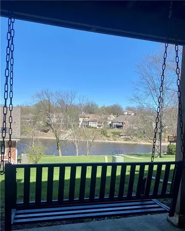 $290,000 | 210 Northeast Bayview Drive, Lee's Summit, MO 64064