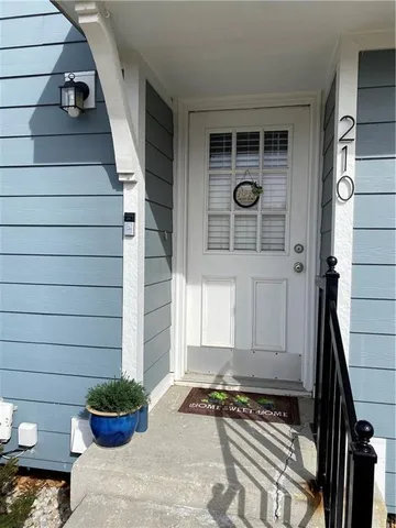 $295,000 | 210 Northeast Bayview Drive, Lee's Summit, MO 64064