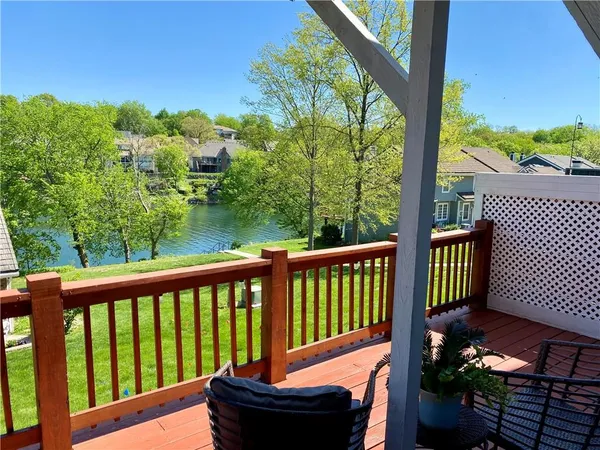 $290,000 | 210 Northeast Bayview Drive, Lee's Summit, MO 64064